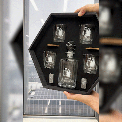 PERSONALIZED PHOTO WHISKEY DECANTER SET GIFT, ENGRAVED OUTLINE PHOTO DECANTER